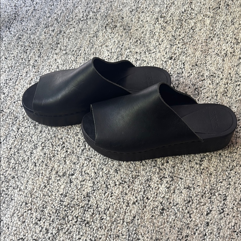 Bryr Flatform Black Slide Sandals